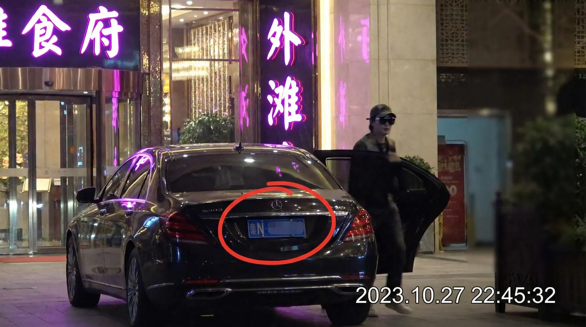 寸止挑战-创意挑战视频|每日更新|免费视频 - 某明星深夜现身高档餐厅被拍
